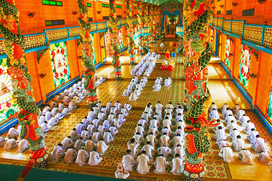 Cao Dai Temple – Cu Chi Tunnels Full Day